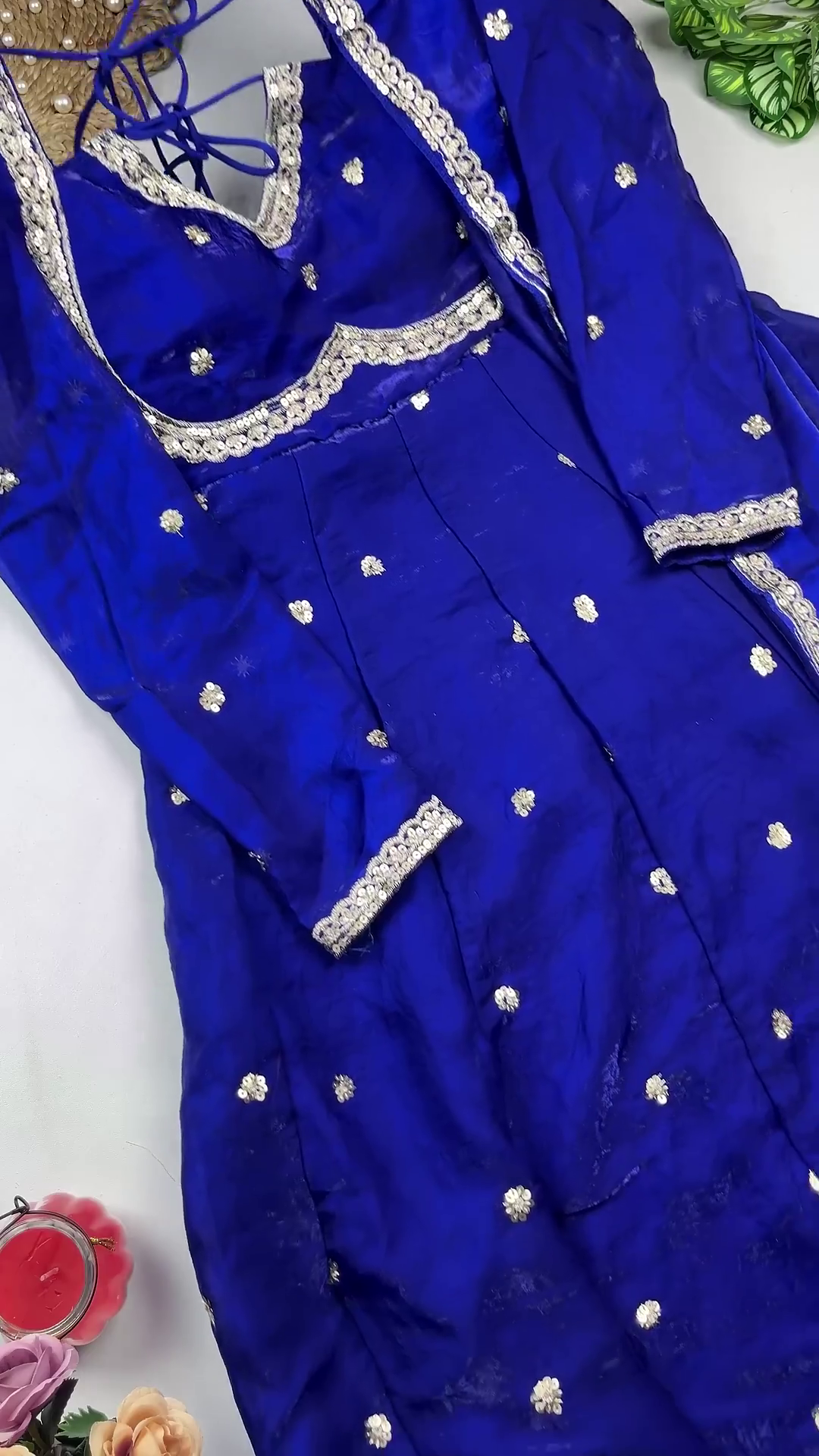 Radiant Peach Pink Anarkali with Scalloped Zari Artistry - Image 4