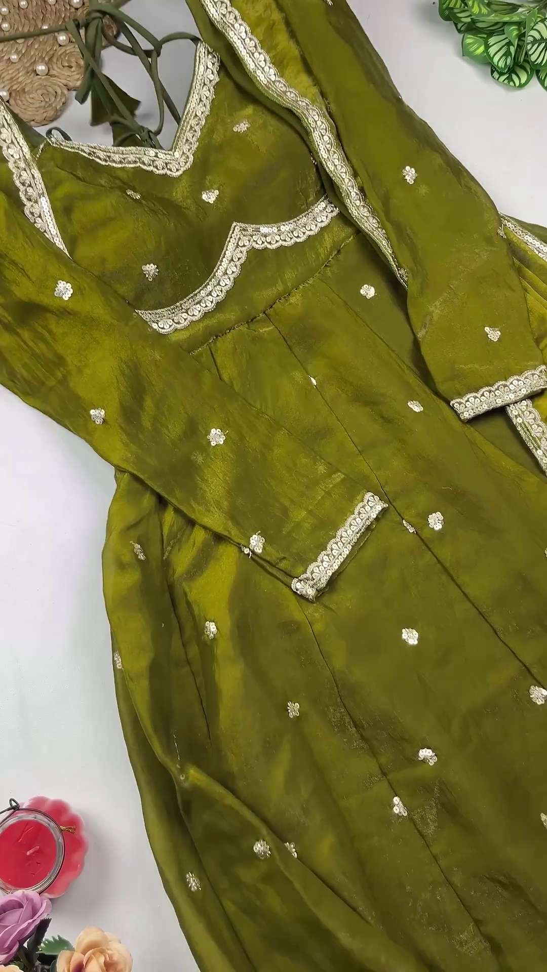 Radiant Peach Pink Anarkali with Scalloped Zari Artistry - Image 3